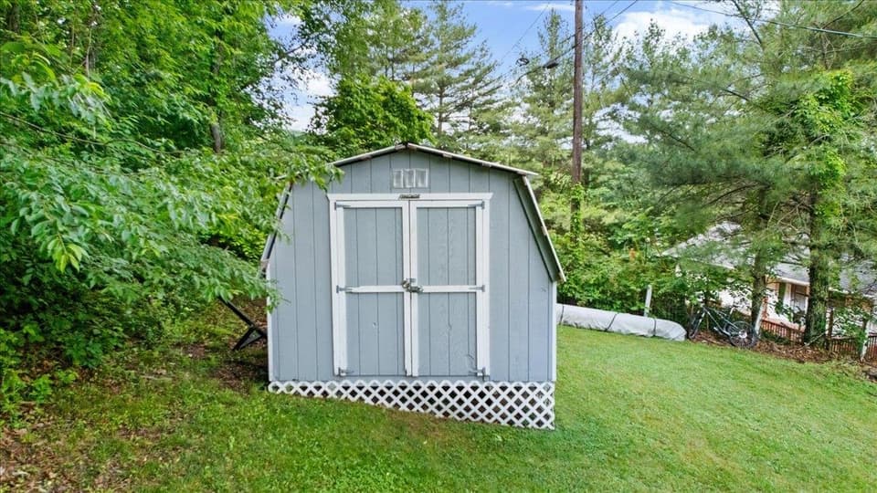 2088 Fire Tower Road, photo 34 of 40