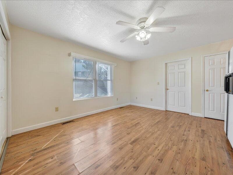 275 Depot St NE, photo 12 of 32