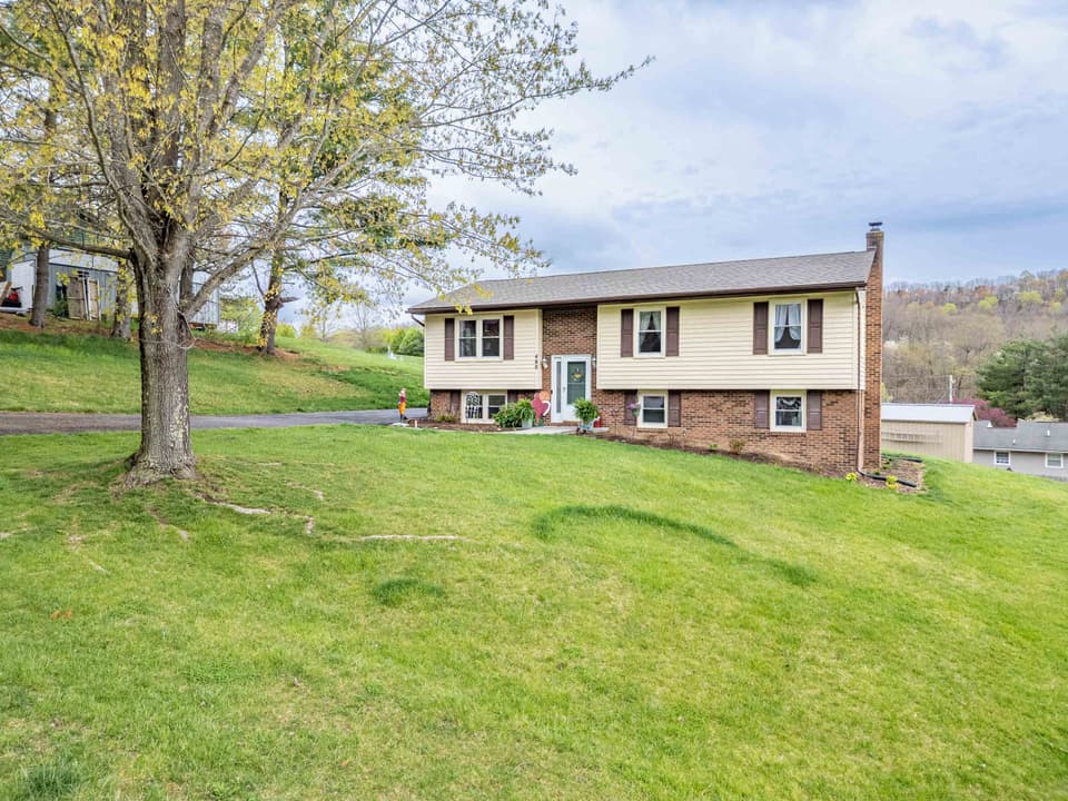 460 Mulberry Drive SW, photo 5 of 40