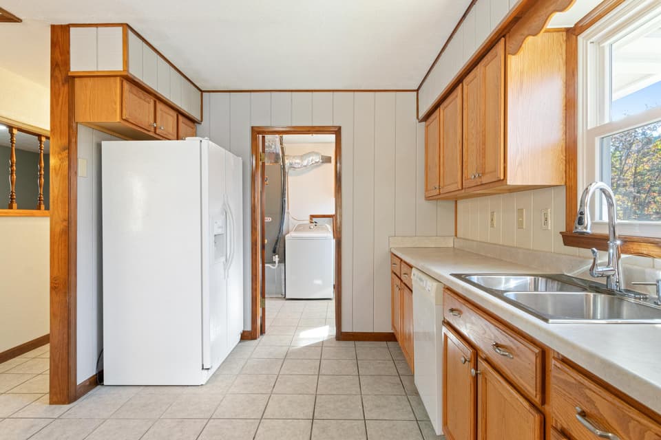 4550 Wayside Drive, photo 23 of 40