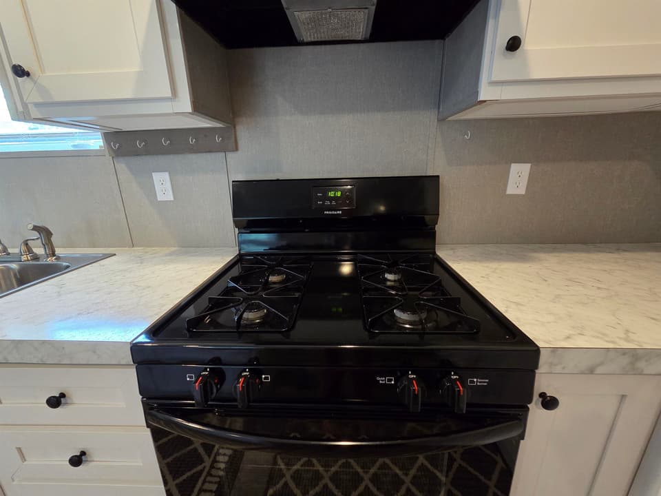 80 Boxwood Drive, photo 6 of 40