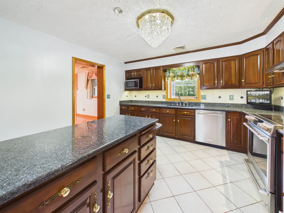 240 Walnut Drive, photo 18 of 40