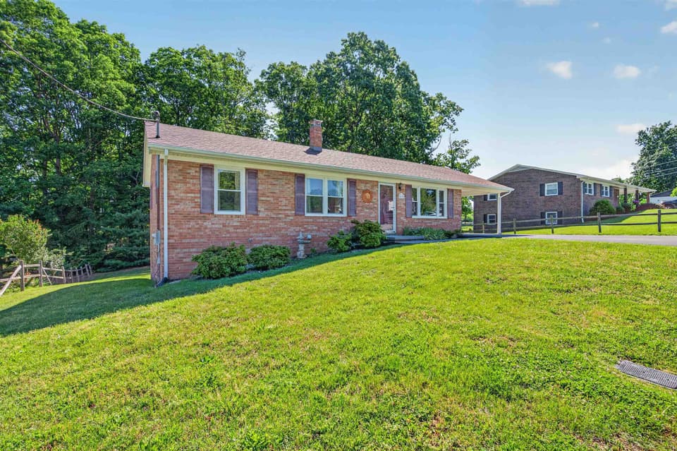 660 McDaniel Drive, photo 4 of 40