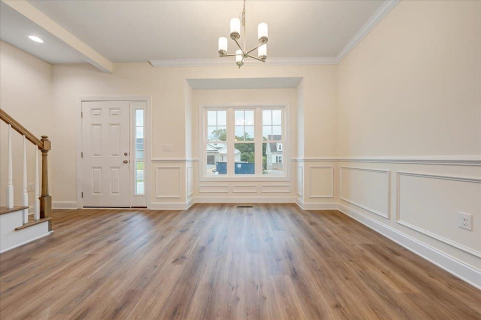 950 Holland Loop, photo 19 of 40