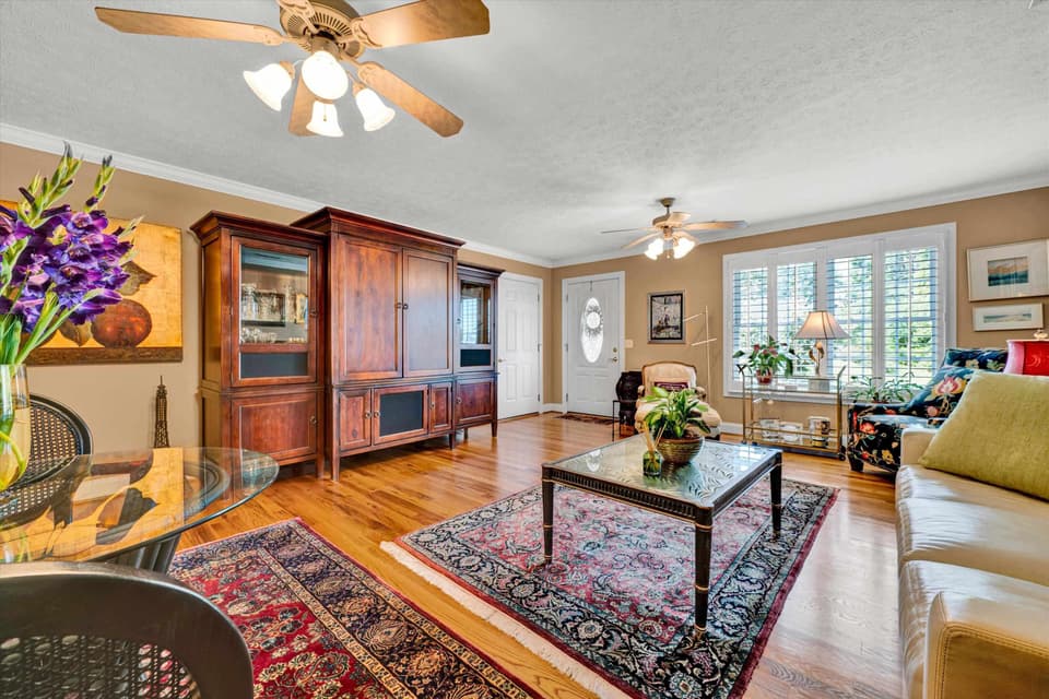 416 Miller Street, photo 6 of 40