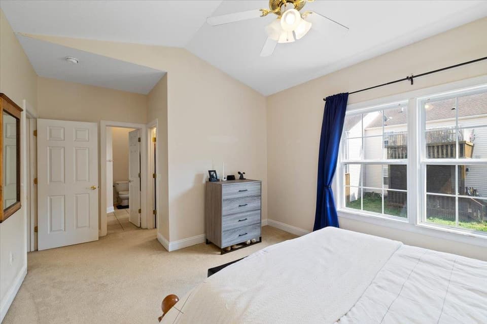 410 Oak Tree Boulevard, photo 9 of 29