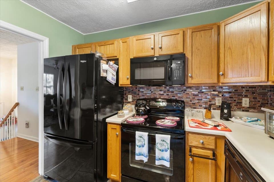 650 Warren Court, photo 16 of 40