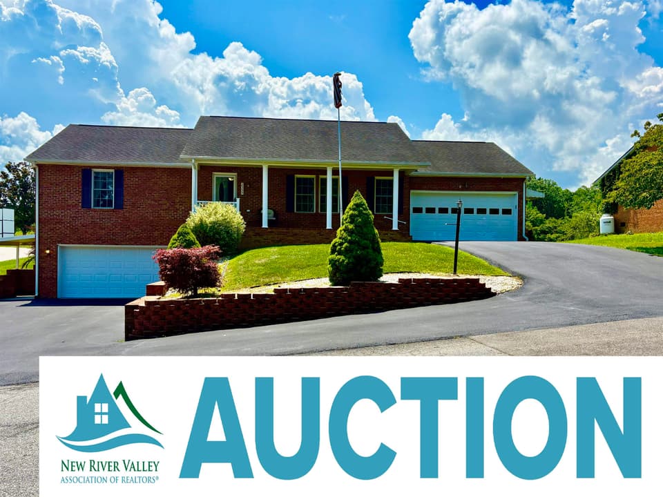 2355 Giles Drive SE, Christiansburg, VA