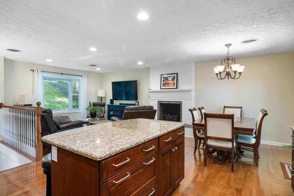 405 Tomahawk Drive, photo 16 of 40