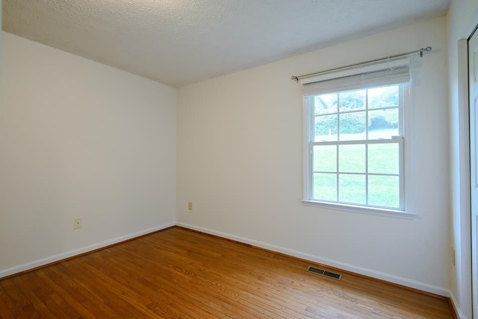 355 Overland Drive, photo 12 of 29