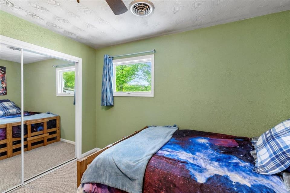 300 Tomahawk Drive, photo 34 of 40