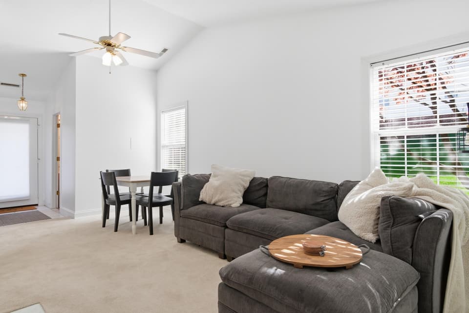 450 Silver Leaf Drive, photo 9 of 27