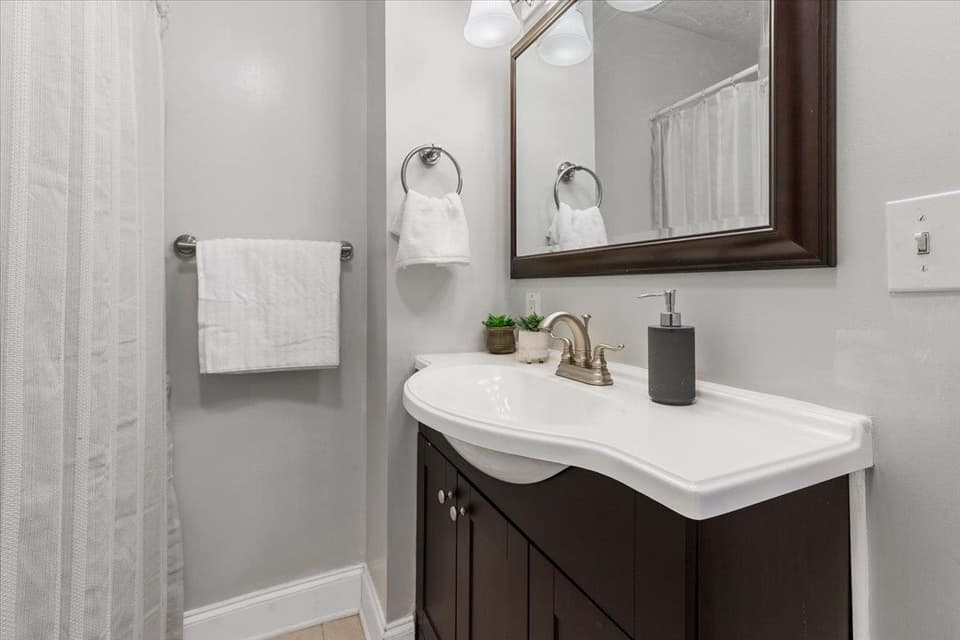 619 E Main Street, photo 20 of 40