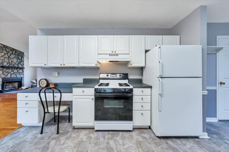 430 Virginian Drive, photo 12 of 36