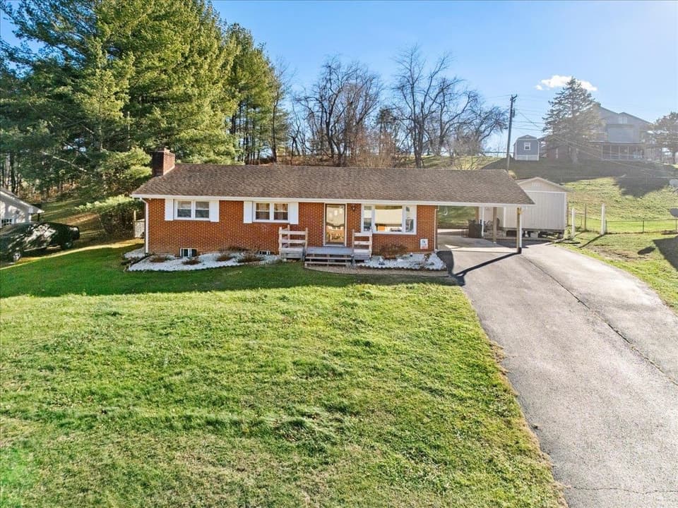 60 Overland Drive, photo 2 of 38