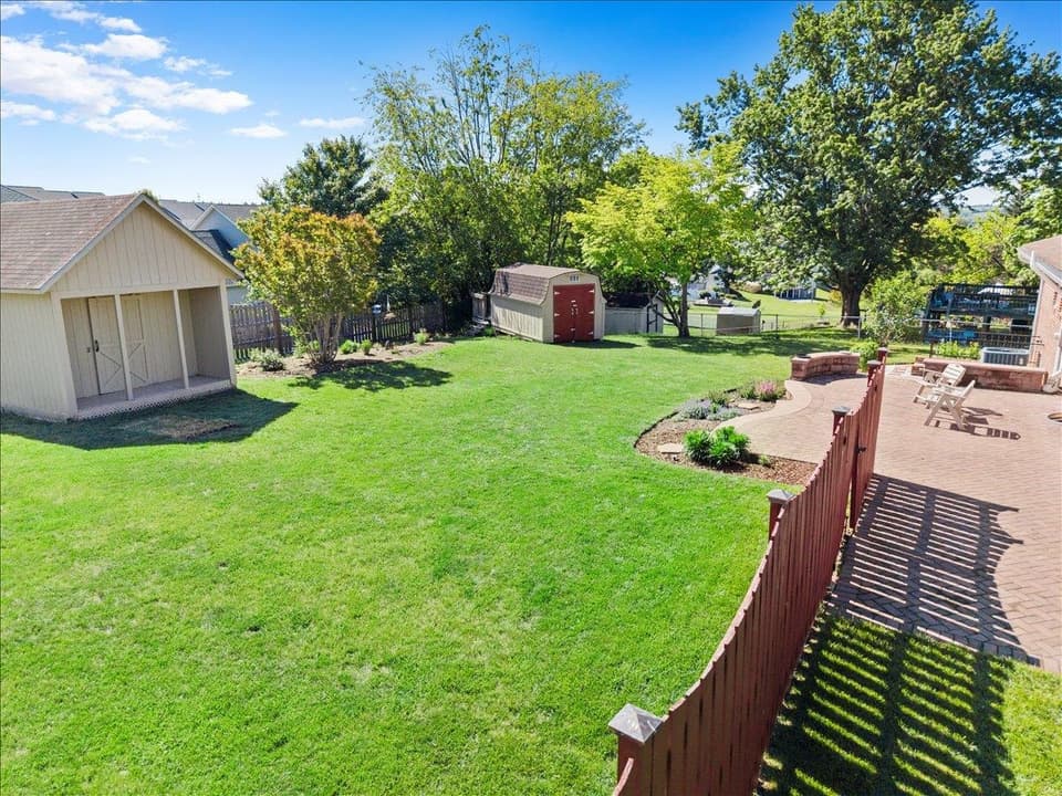 180 Henley Drive, photo 14 of 40