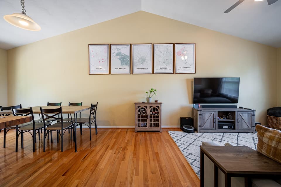 200 Wistaria Drive, photo 6 of 34