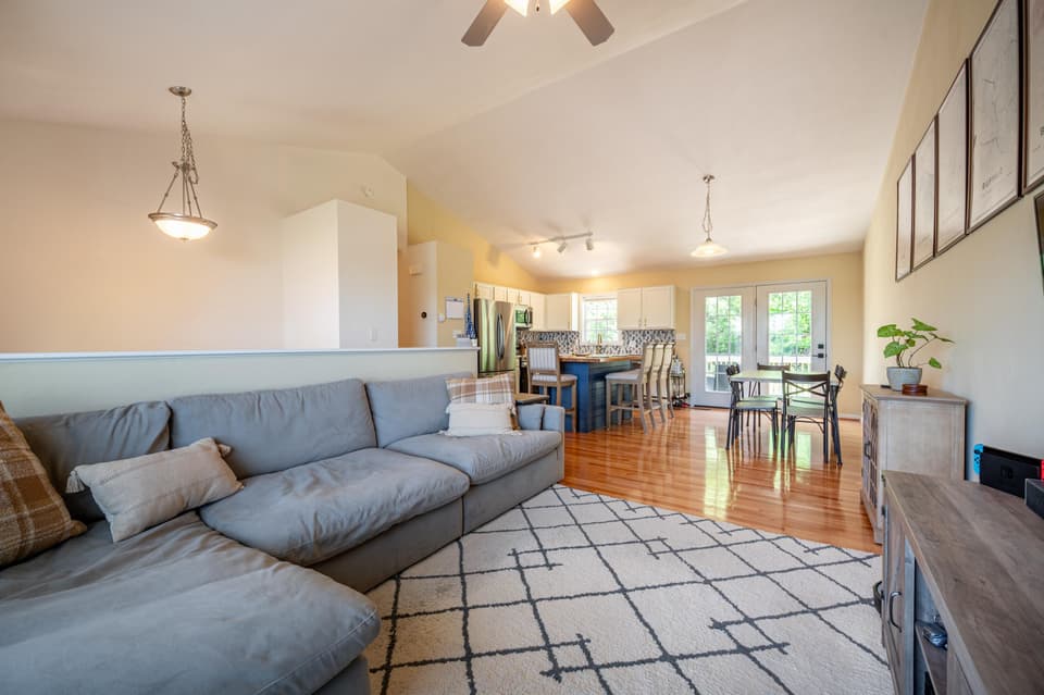 200 Wistaria Drive, photo 7 of 34