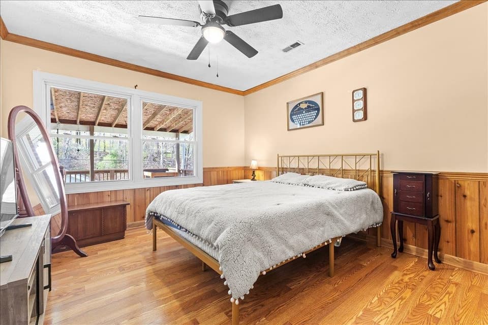 310 Overland Drive, photo 22 of 37
