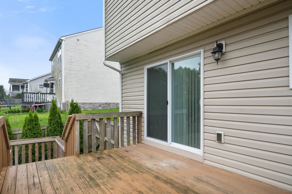1555 Sherwood Drive, photo 10 of 40