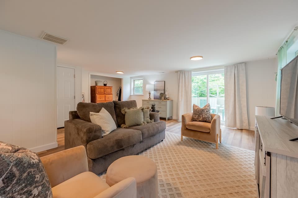305 Overland Drive, photo 34 of 40