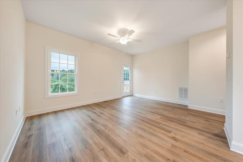 940 Holland Loop, photo 29 of 40