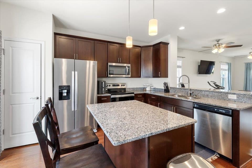 325 John Adams Drive, photo 24 of 40