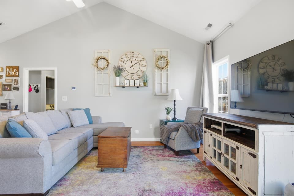 310 Windsor Drive, photo 12 of 40