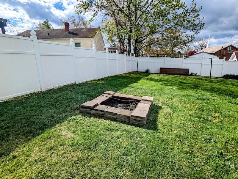 403 Lester Street, photo 8 of 38
