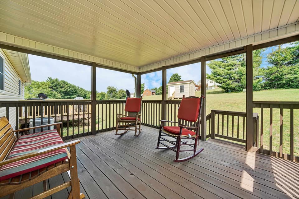 540 Harkrader Street, photo 27 of 35