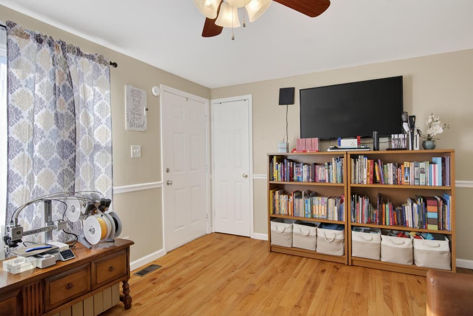 670 Lawn Drive, photo 9 of 40