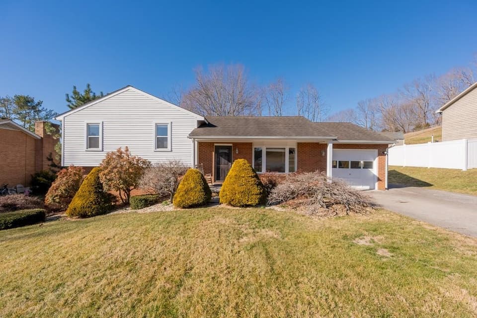 640 Lyle Lane, photo 6 of 40