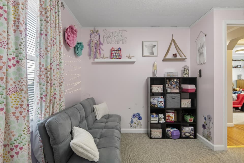 670 Lawn Drive, photo 25 of 40