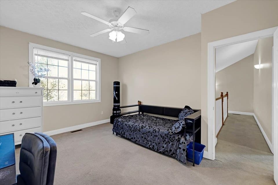 940 Oaktree Boulevard, photo 15 of 30