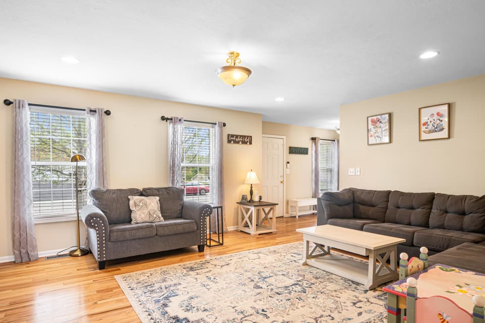 240 Windsor Drive, photo 17 of 40