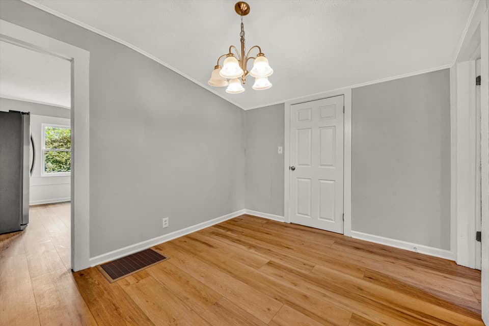 955 Church St NE, photo 11 of 33