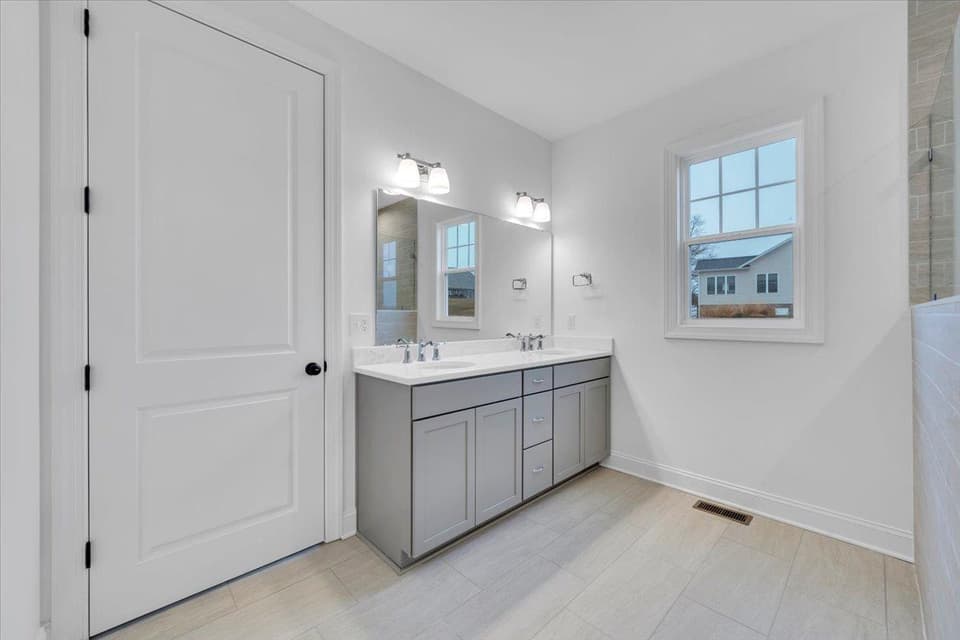 1107 Round Meadow Drive, photo 9 of 40