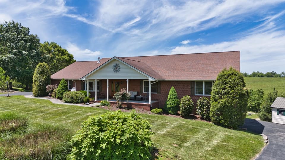 2705 Christiana Court, photo 4 of 40