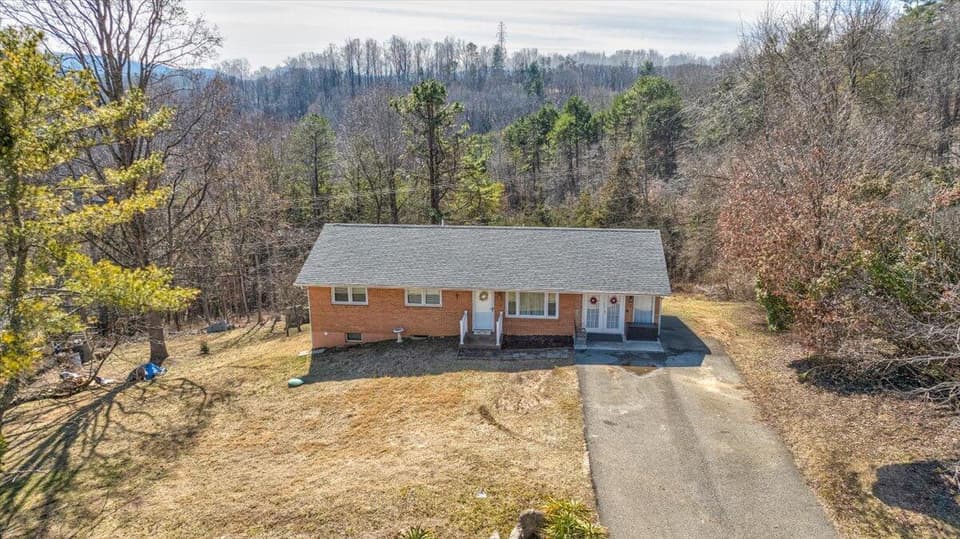 375 Mt Pleasant Rd SE, photo 6 of 40