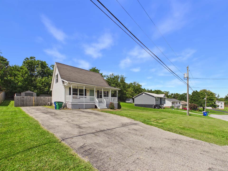 100 Cullen Court, photo 3 of 40