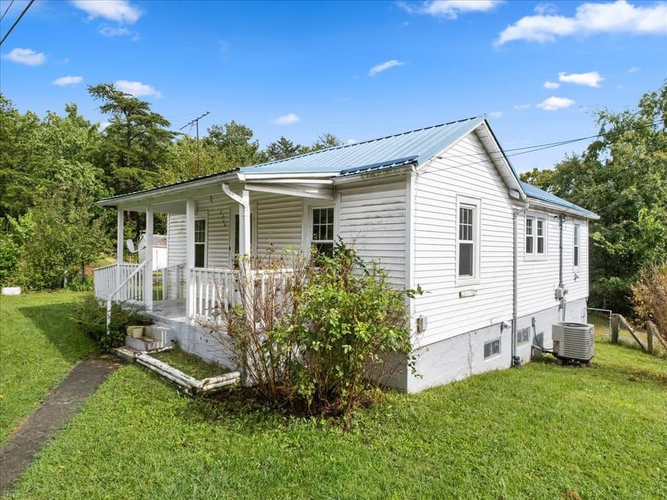 2369 Peppers Ferry Road NW, photo 5 of 37
