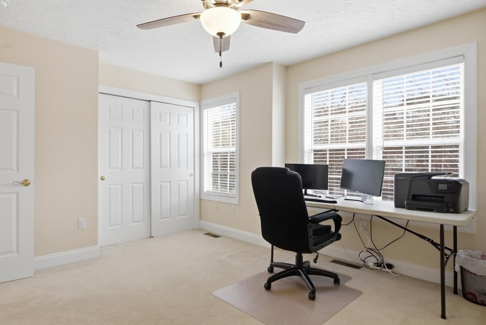 565 Oaktree Boulevard, photo 25 of 31