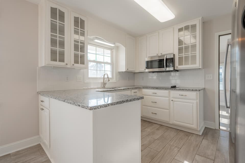 230 Montgomery Street NE, photo 16 of 40