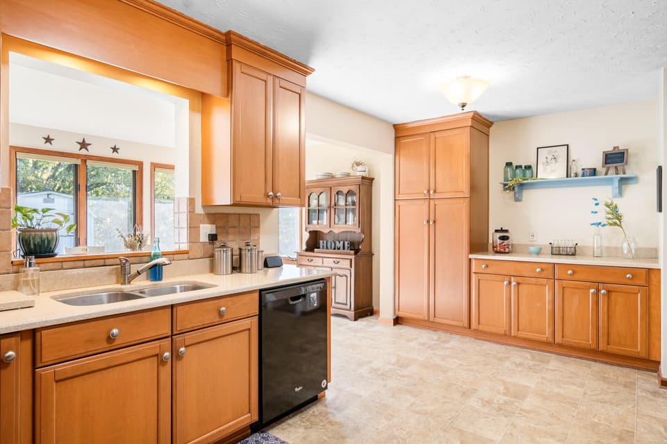 505 Willow Drive, photo 14 of 40