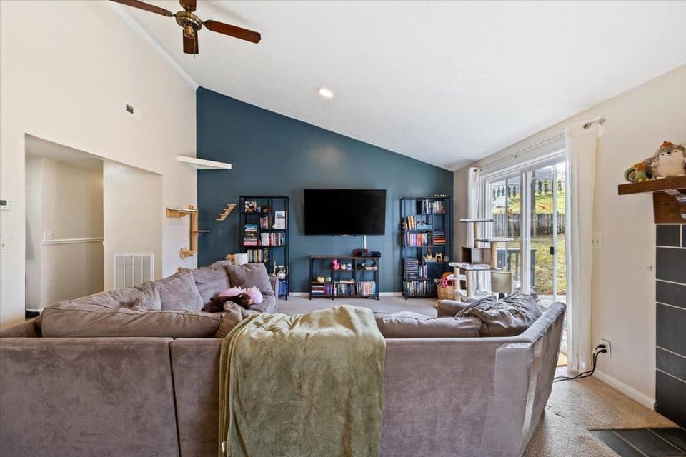 625 Curtis Drive, photo 11 of 32