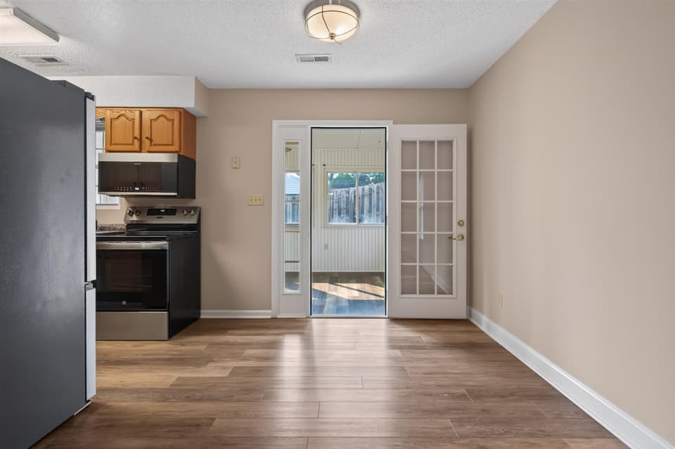 220 Darci Drive SE, photo 7 of 40