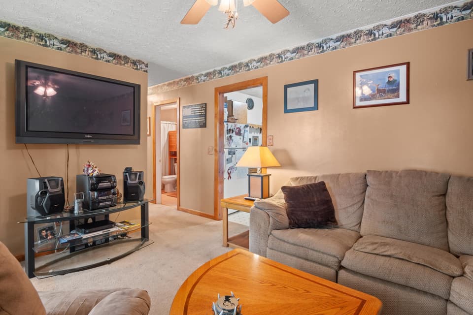 490 Sunnyside Lane, photo 15 of 36