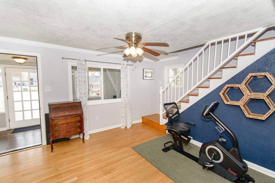 410 Miller Street SE, photo 5 of 40