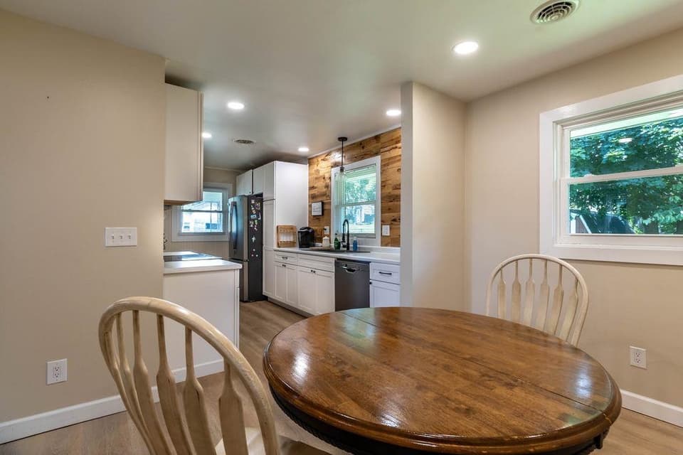 1380 Rigby Street, photo 20 of 32