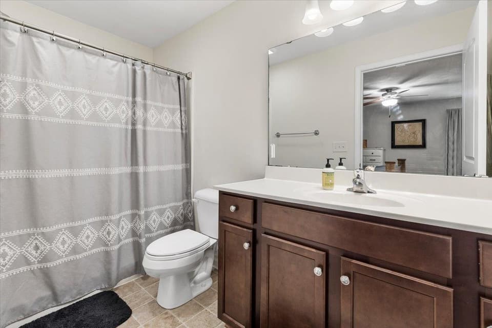 1041 St Clair Lane, photo 25 of 40